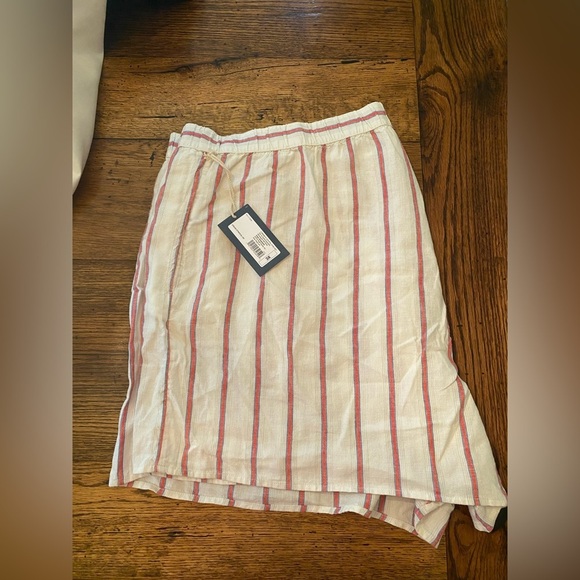 NWT Universal Thread Women's Cream Striped High-Rise Pull-On Shorts Size 3X - Picture 2 of 2